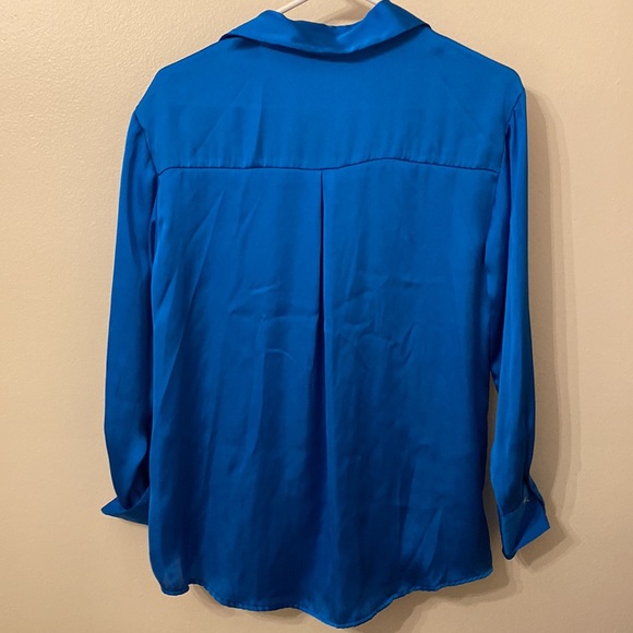 Zara.  satin shirts size extra, small blue button - Picture 6 of 11